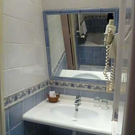 Au Limousin Hotel 2*